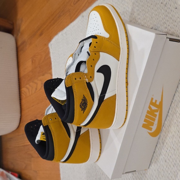 Nike Air Jordan 1 Retro Size 7Y High OG Yellow Ochre/black Sail Sneakers - Picture 2 of 8